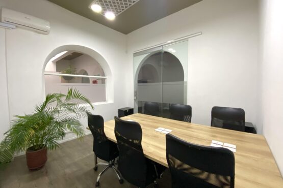 Oficinas modernas en arriendo en Cali, espacios flexibles con aire acondicionado, wifi de alta velocidad y parqueadero para empresas en Valle del Cauca